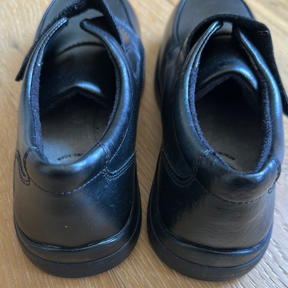 Hush Puppies Black Leather Laurence Loafers with Velcro and Comfort Sole - Picture 5 of 7